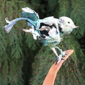 Jack van Iwaarden de Vreede - Vogel en voederbak (Detail vogel)(5 unique pieces)(Bronze, Cortensteel, Oak)